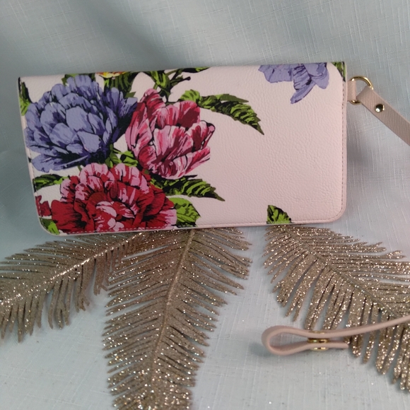 Betsey Johnson attachable floral wallet - Picture 3 of 7